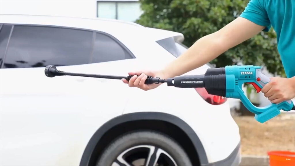 Máy rửa xe dùng PIN 20V 2.0A/4.0A TPWLI20084 TOTAL TOOLS WORLD