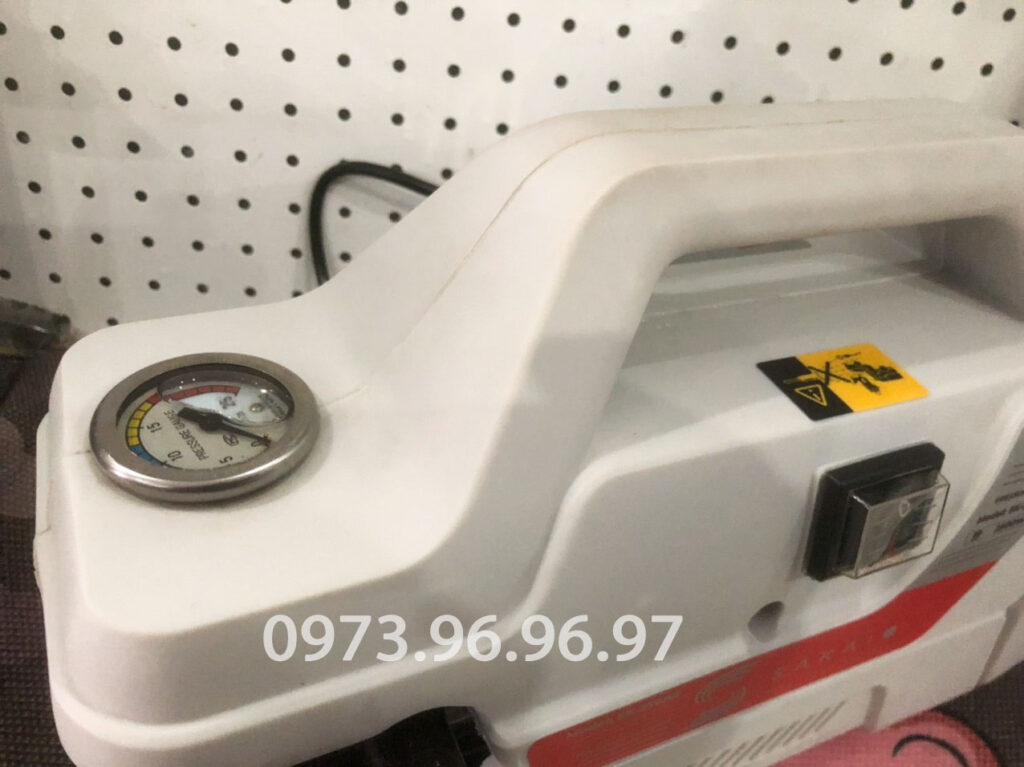 Máy rửa xe áp lực cao có đồng hồ đo áp lực cảnh báo